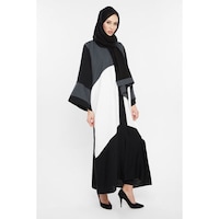Nukhbaa Duo-Colored Abaya In Grey & White With Cross Cut Detail, AJ152A