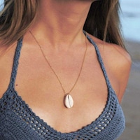 Picture of Vinzar Simple Natural Seashell Pendant Necklace