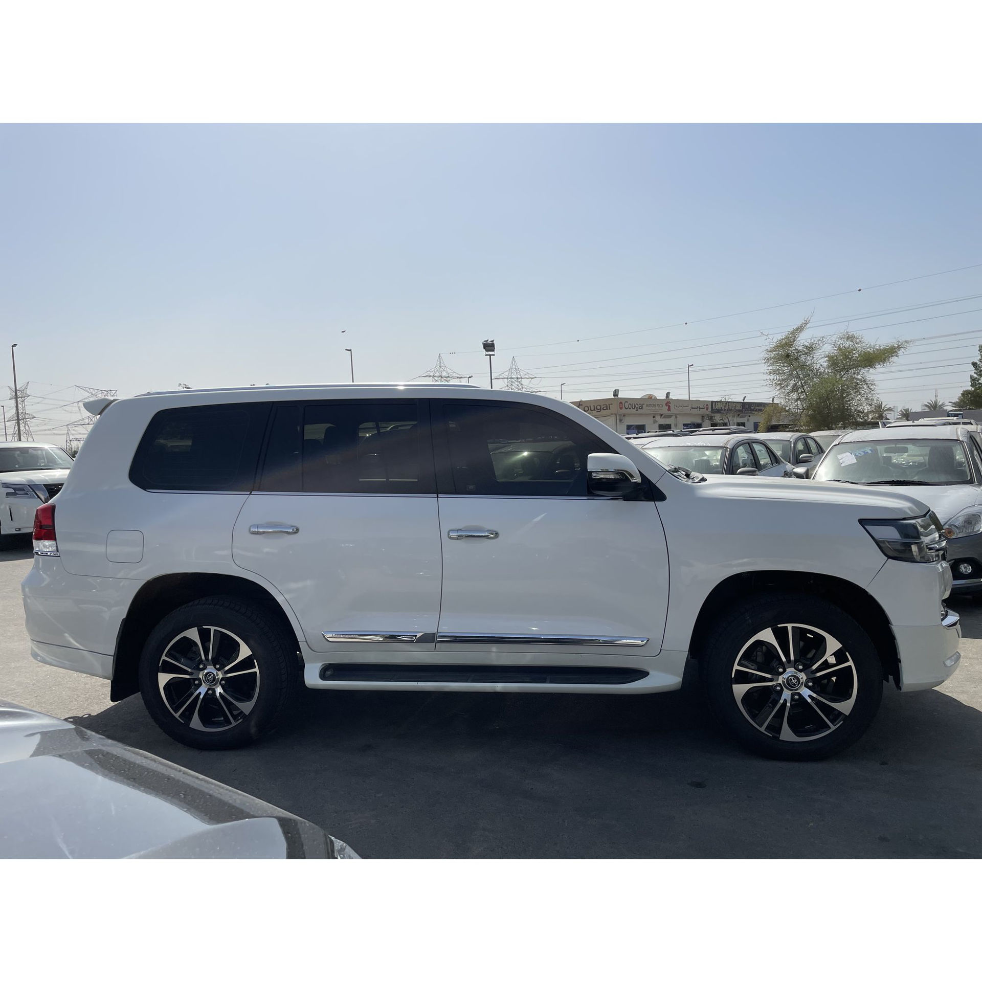 Legenda Jalan Raya: Menjelajahi Kehebatan Toyota Land Cruiser VXR